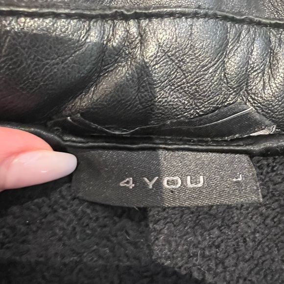 Men’s Genuine Leather Jacket - Picture 2 of 3